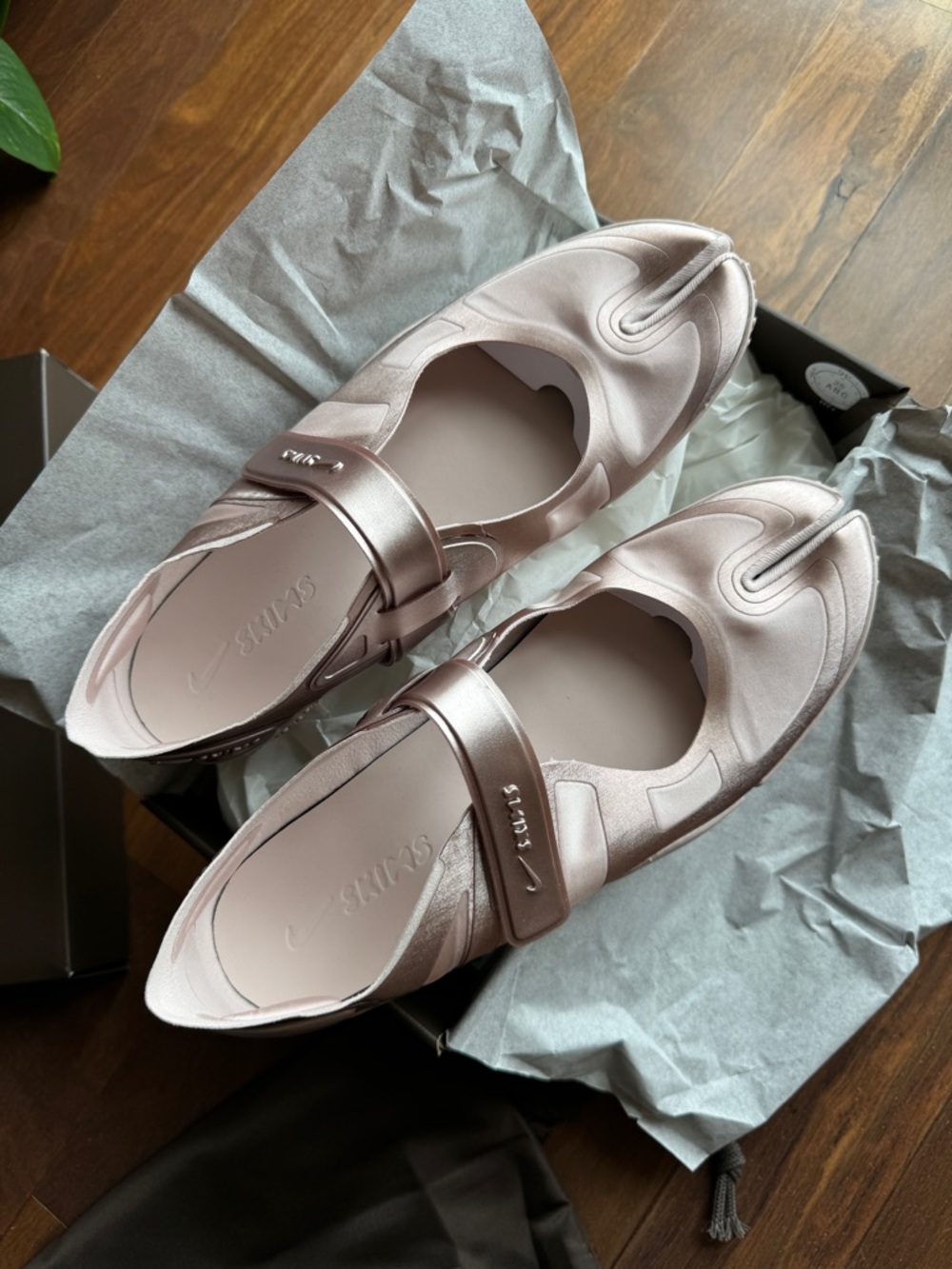 NikeSKIMS Rift Satin